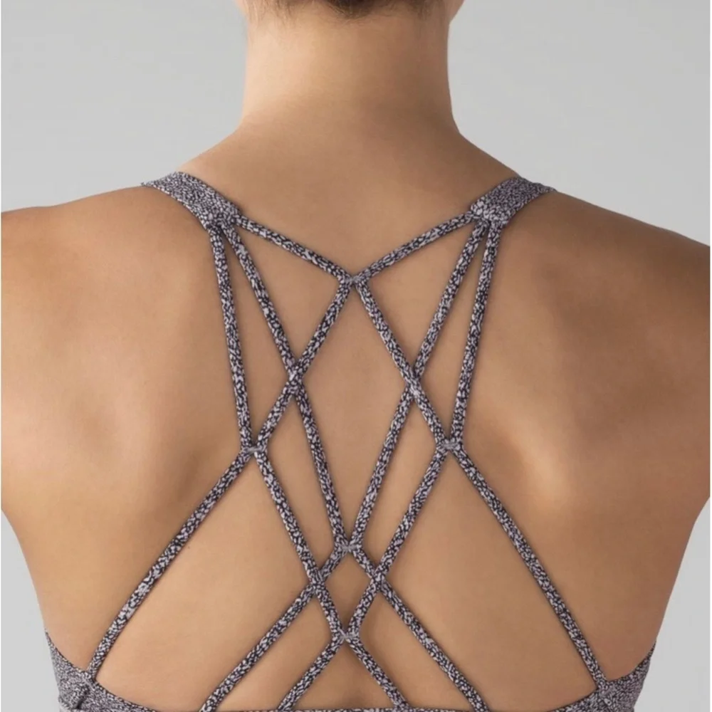 Lululemon Free To Be Zen Bra size 6
Sea Spray Alpine White Dark Chrome - Picture 2 of 6